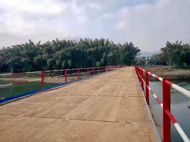 连山至贺州公路（广西段）NO5标段贺江特大桥临时钢栈桥建成通车